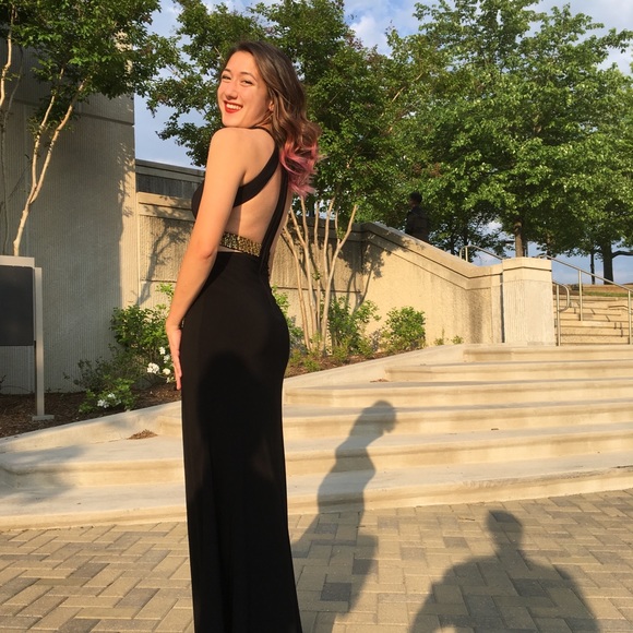 Black and Gold prom dress - Picture 2 of 8